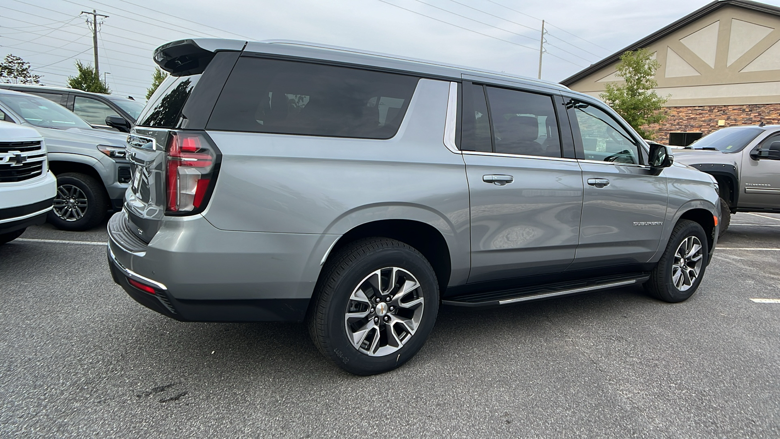 2024 Chevrolet Suburban LT 5