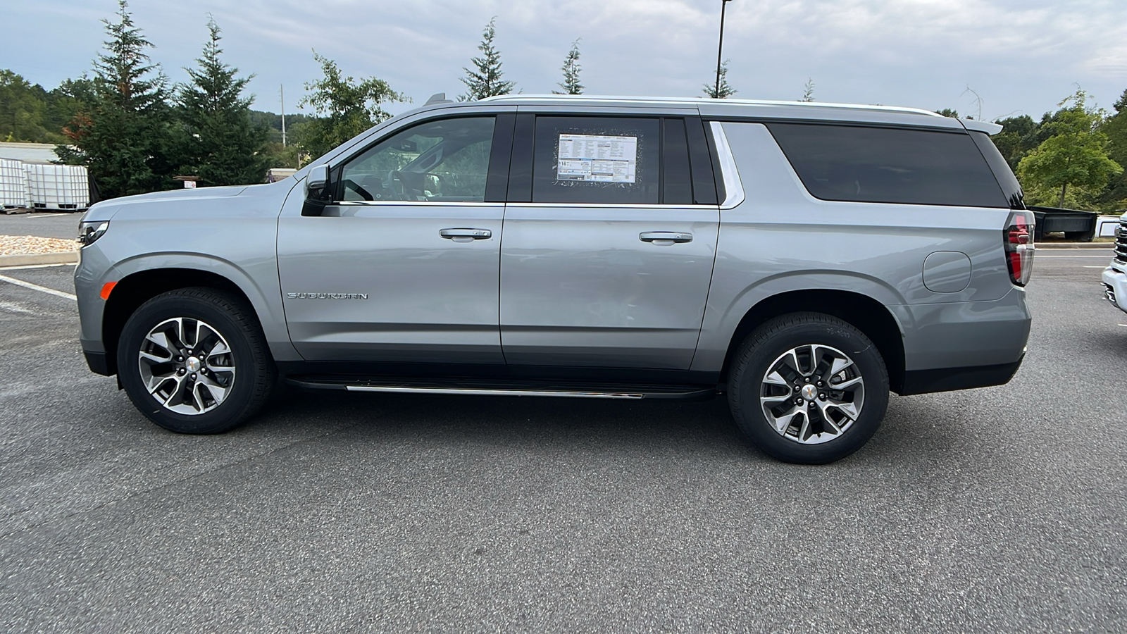 2024 Chevrolet Suburban LT 8