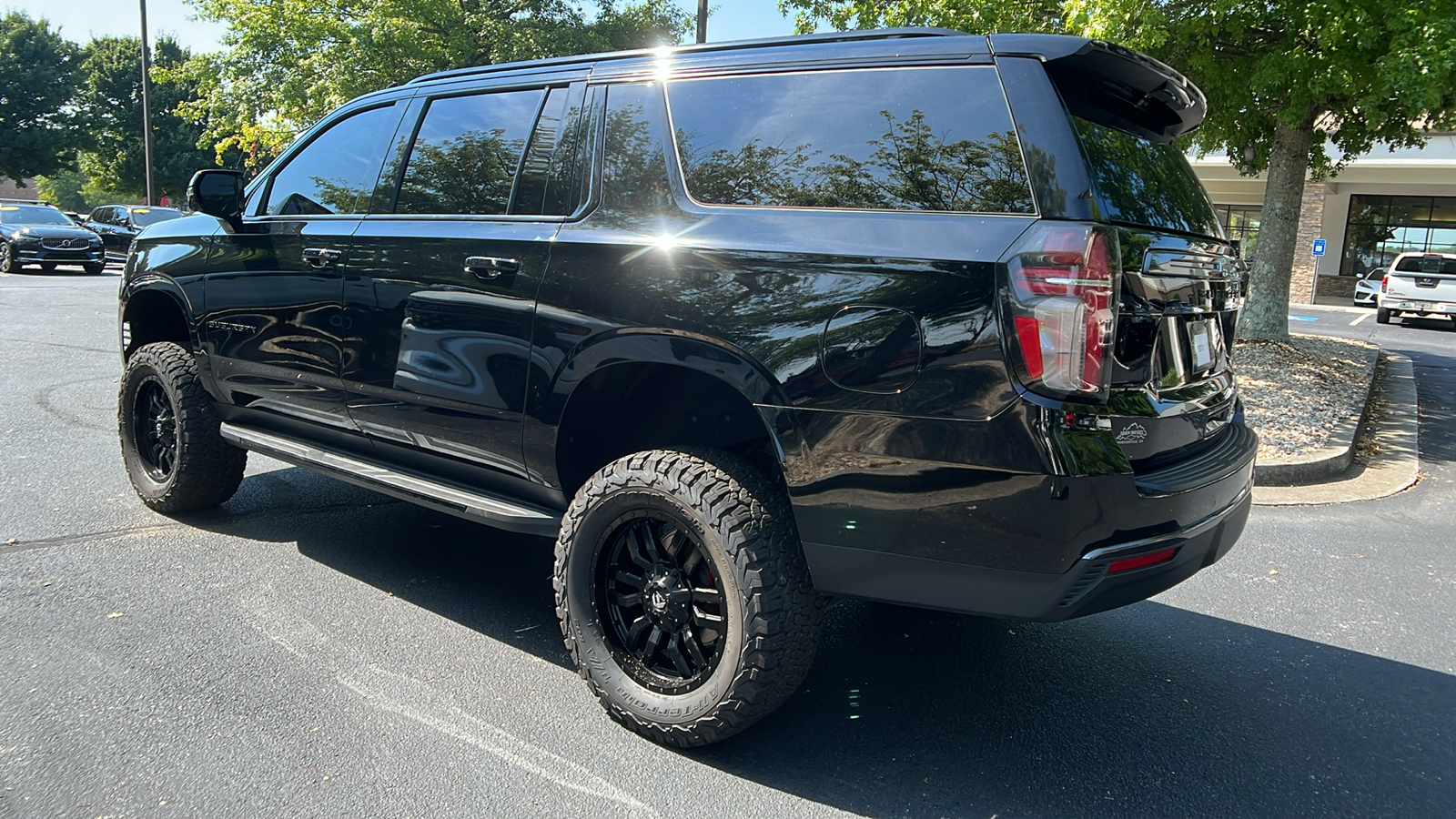 2022 Chevrolet Suburban RST 8