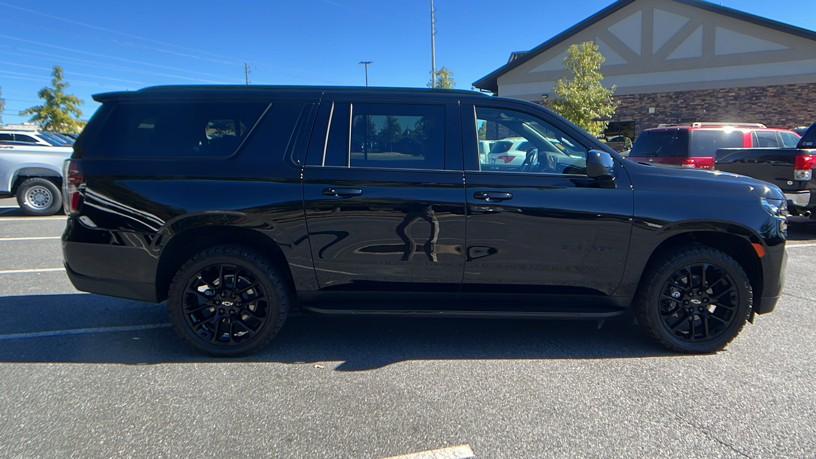 2023 Chevrolet Suburban RST 5