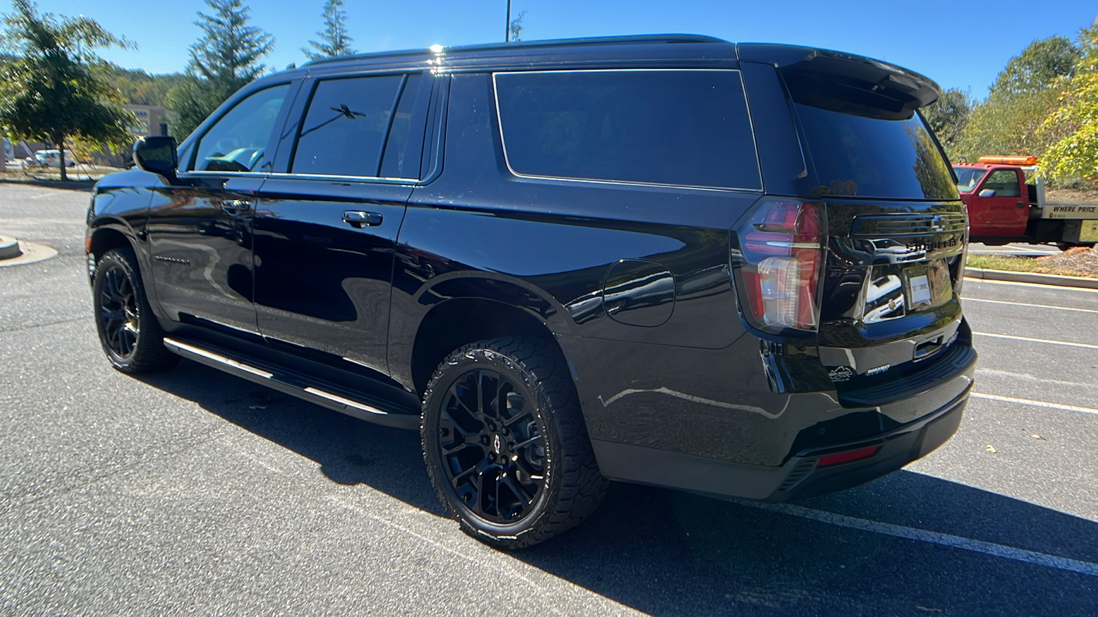 2023 Chevrolet Suburban RST 8