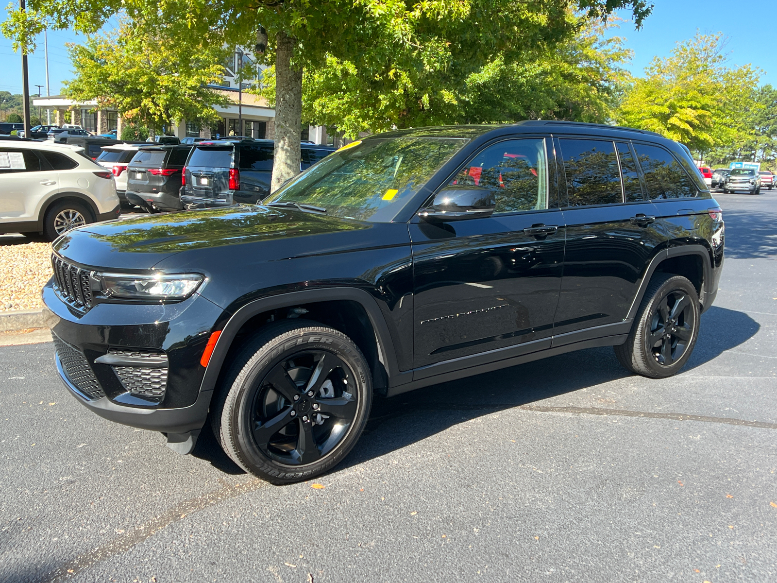 2023 Jeep Grand Cherokee Altitude 1