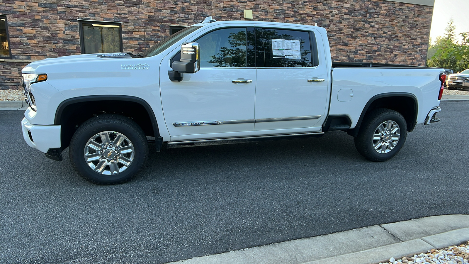 2025 Chevrolet Silverado 3500HD High Country 8