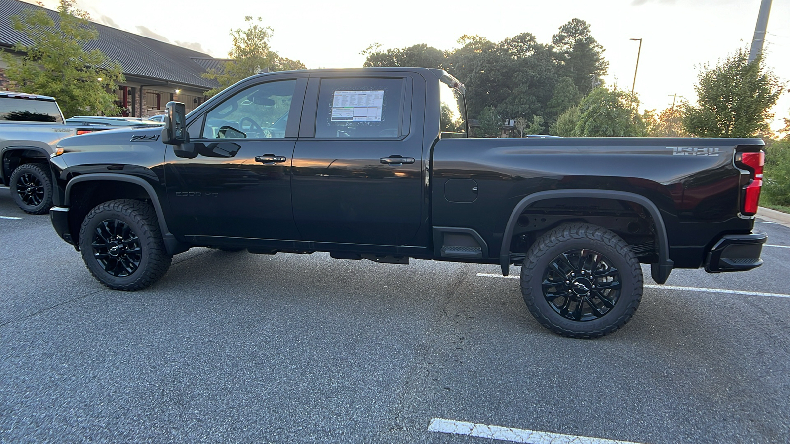 2025 Chevrolet Silverado 2500HD LT 8