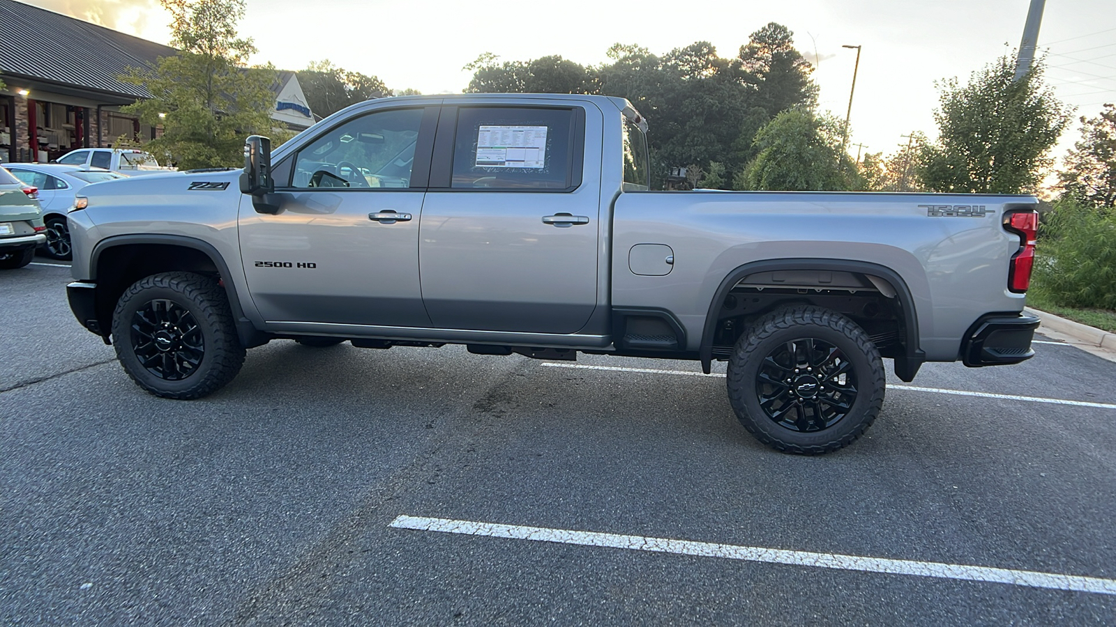 2025 Chevrolet Silverado 2500HD LT 8