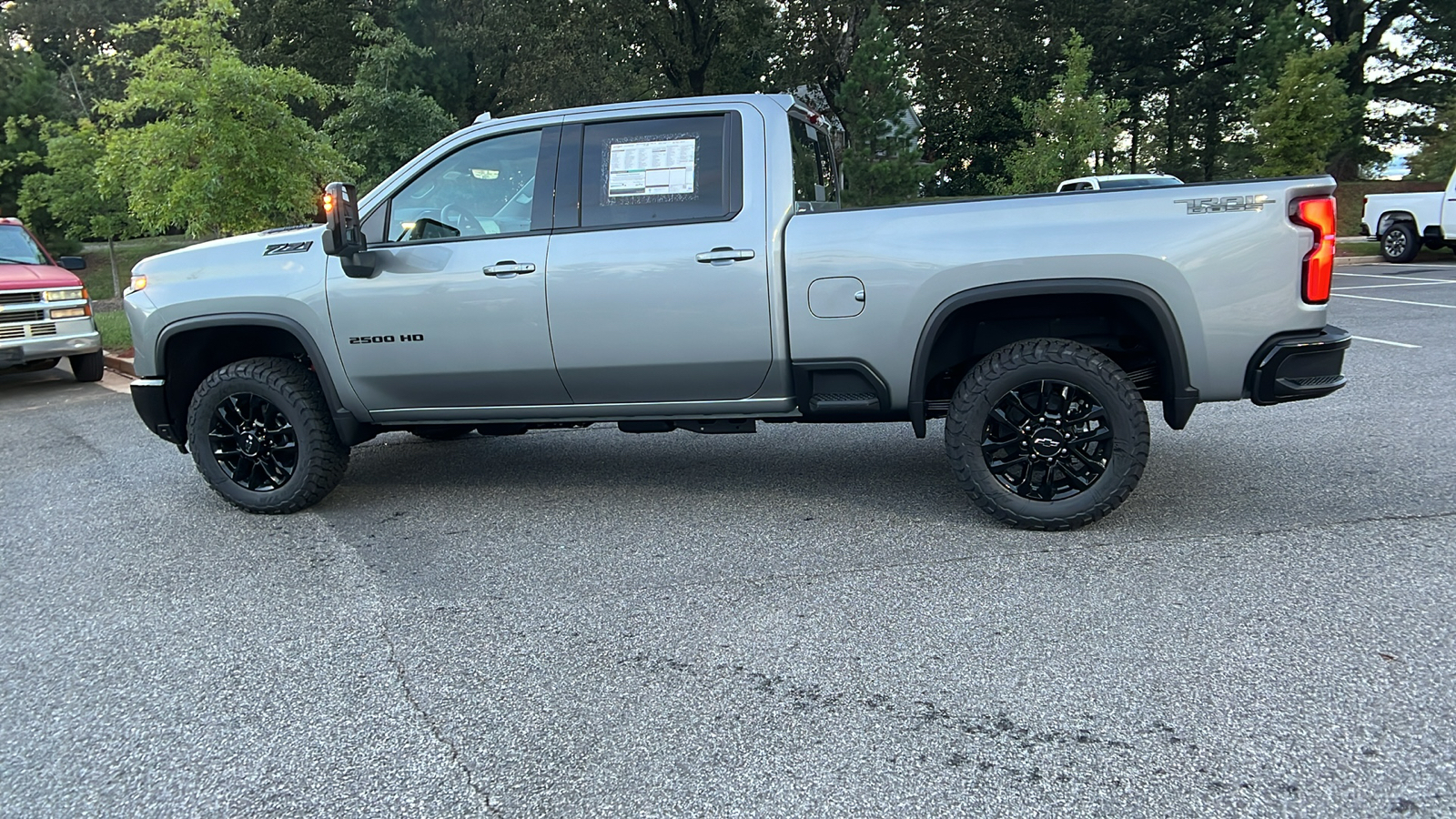 2025 Chevrolet Silverado 2500HD LTZ 8