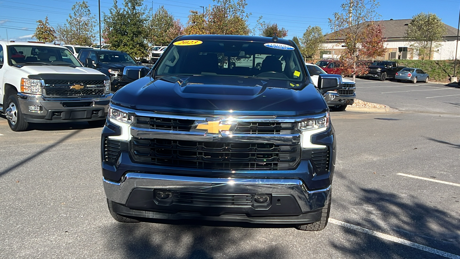 2023 Chevrolet Silverado 1500 LT 3