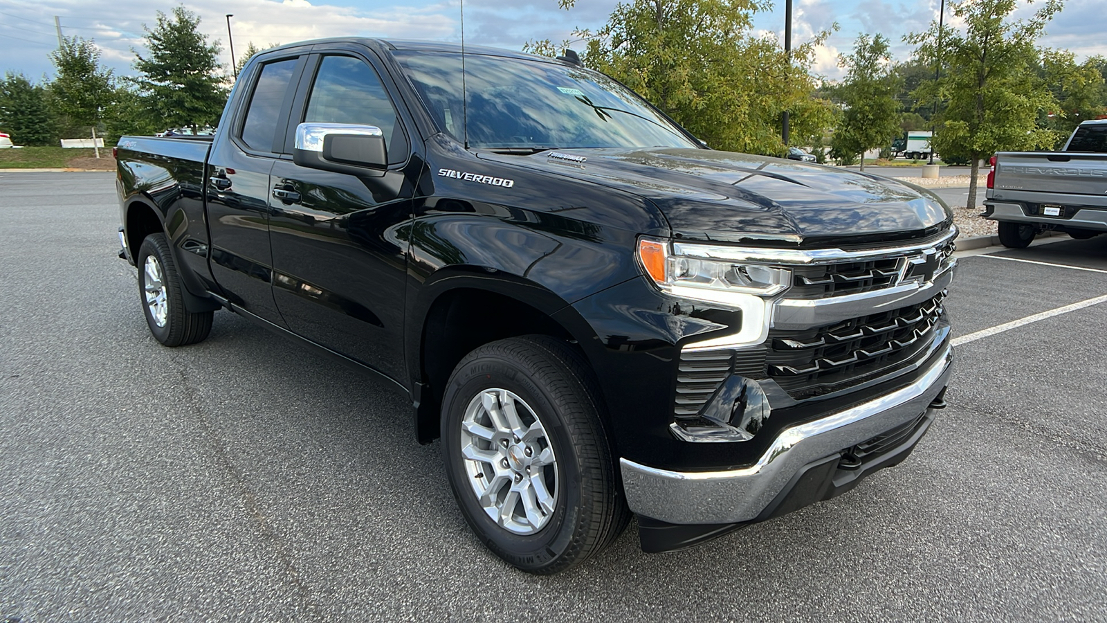 2025 Chevrolet Silverado 1500 LT 4