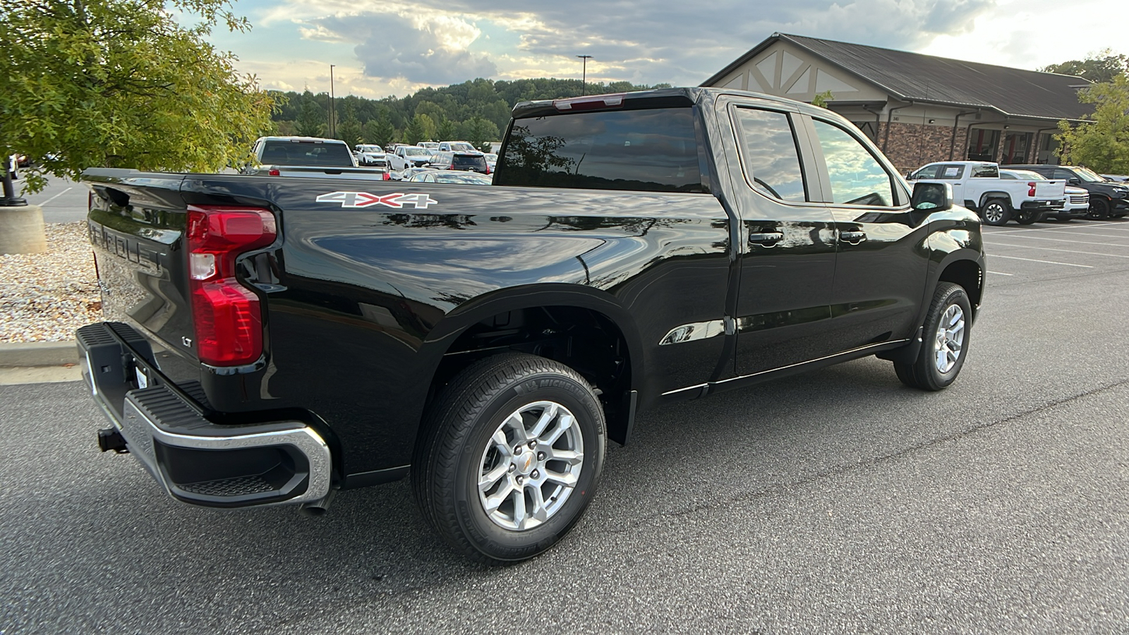 2025 Chevrolet Silverado 1500 LT 6