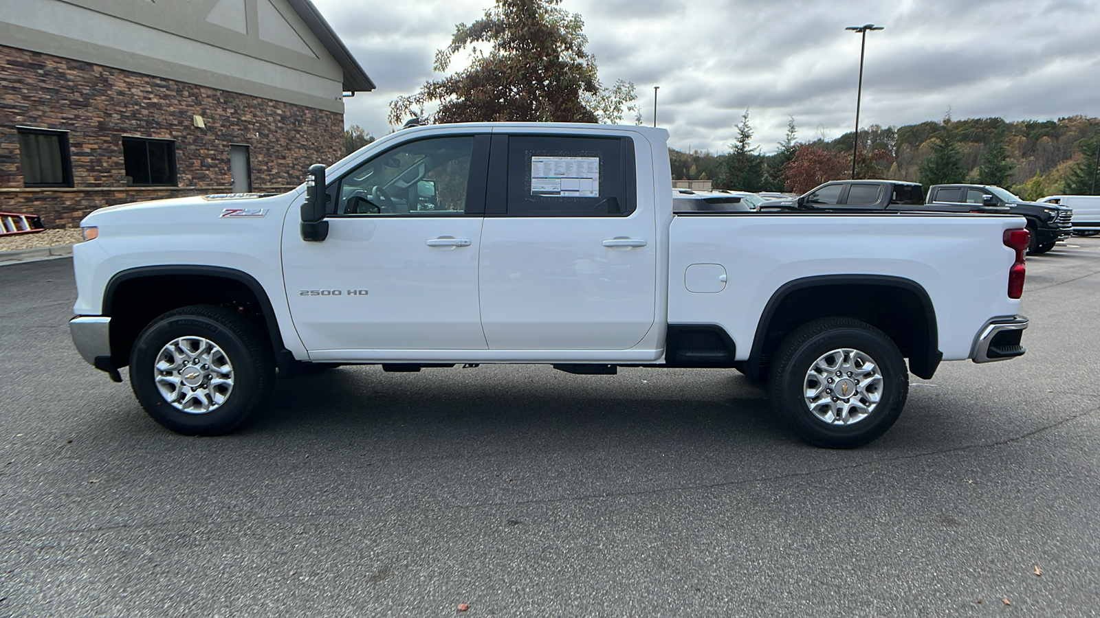 2025 Chevrolet Silverado 2500HD LT 8