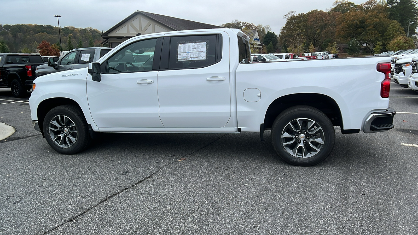 2025 Chevrolet Silverado 1500 LT 9