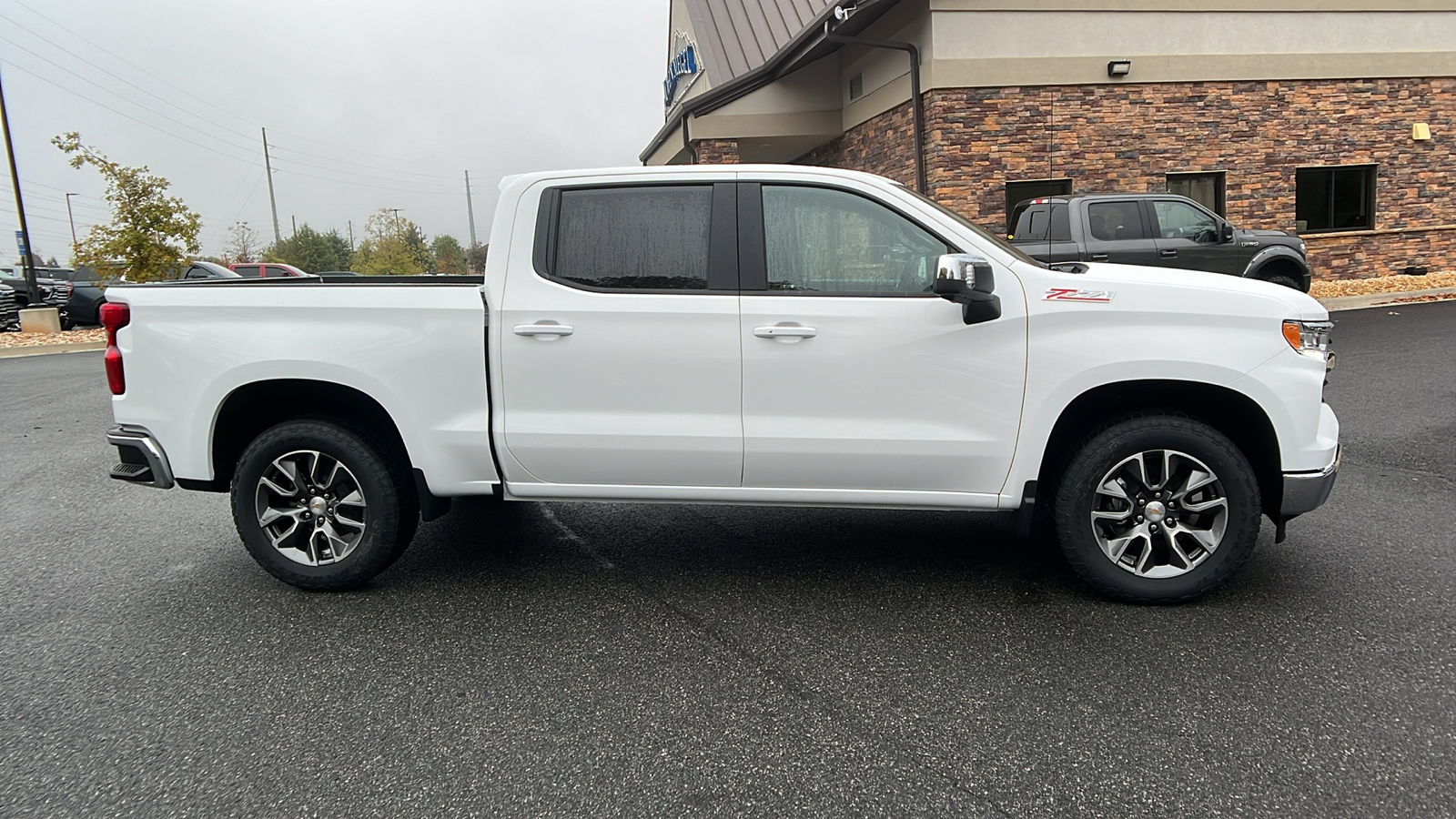 2025 Chevrolet Silverado 1500 LT 5