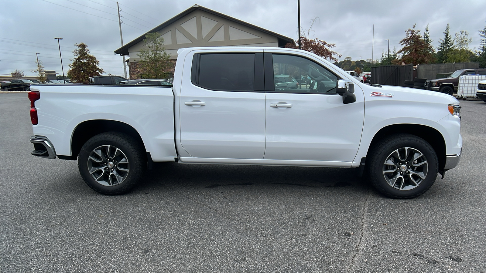 2025 Chevrolet Silverado 1500 LT 5