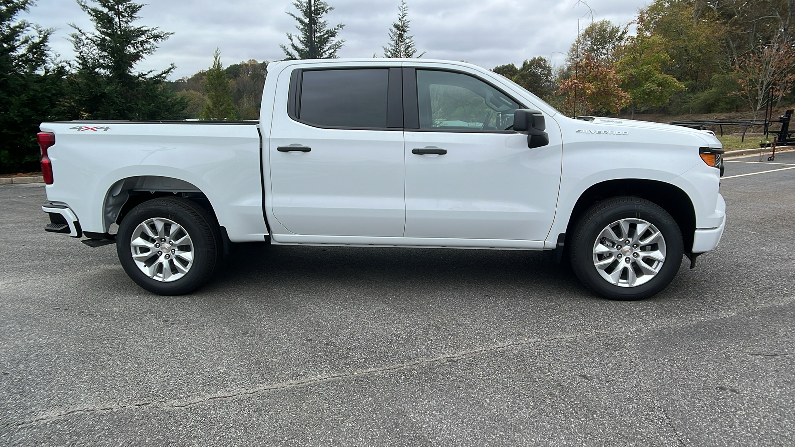 2025 Chevrolet Silverado 1500 Custom 4