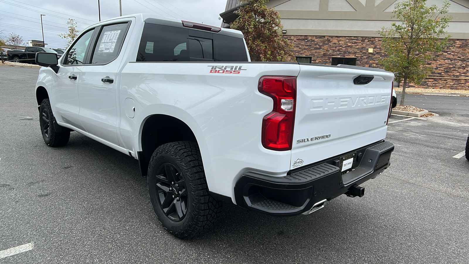 2025 Chevrolet Silverado 1500 LT Trail Boss 8