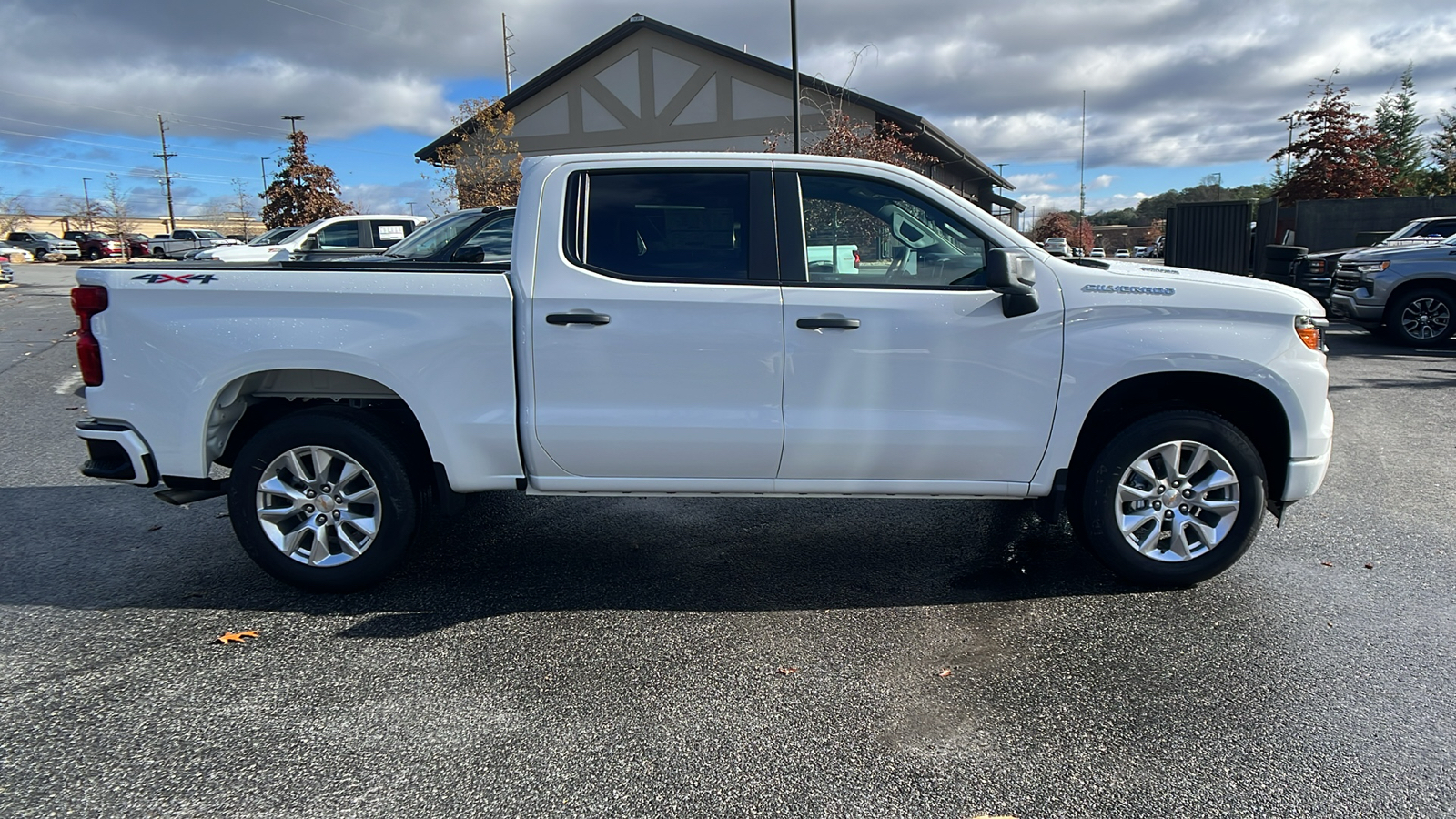 2025 Chevrolet Silverado 1500 Custom 4