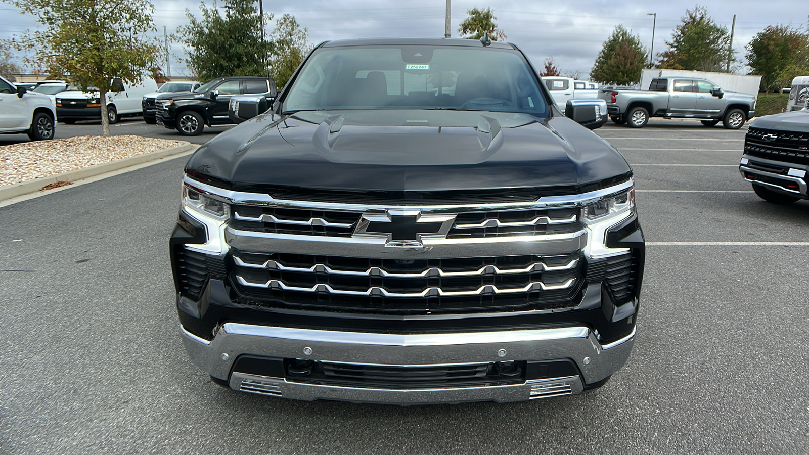 2025 Chevrolet Silverado 1500 LTZ 3