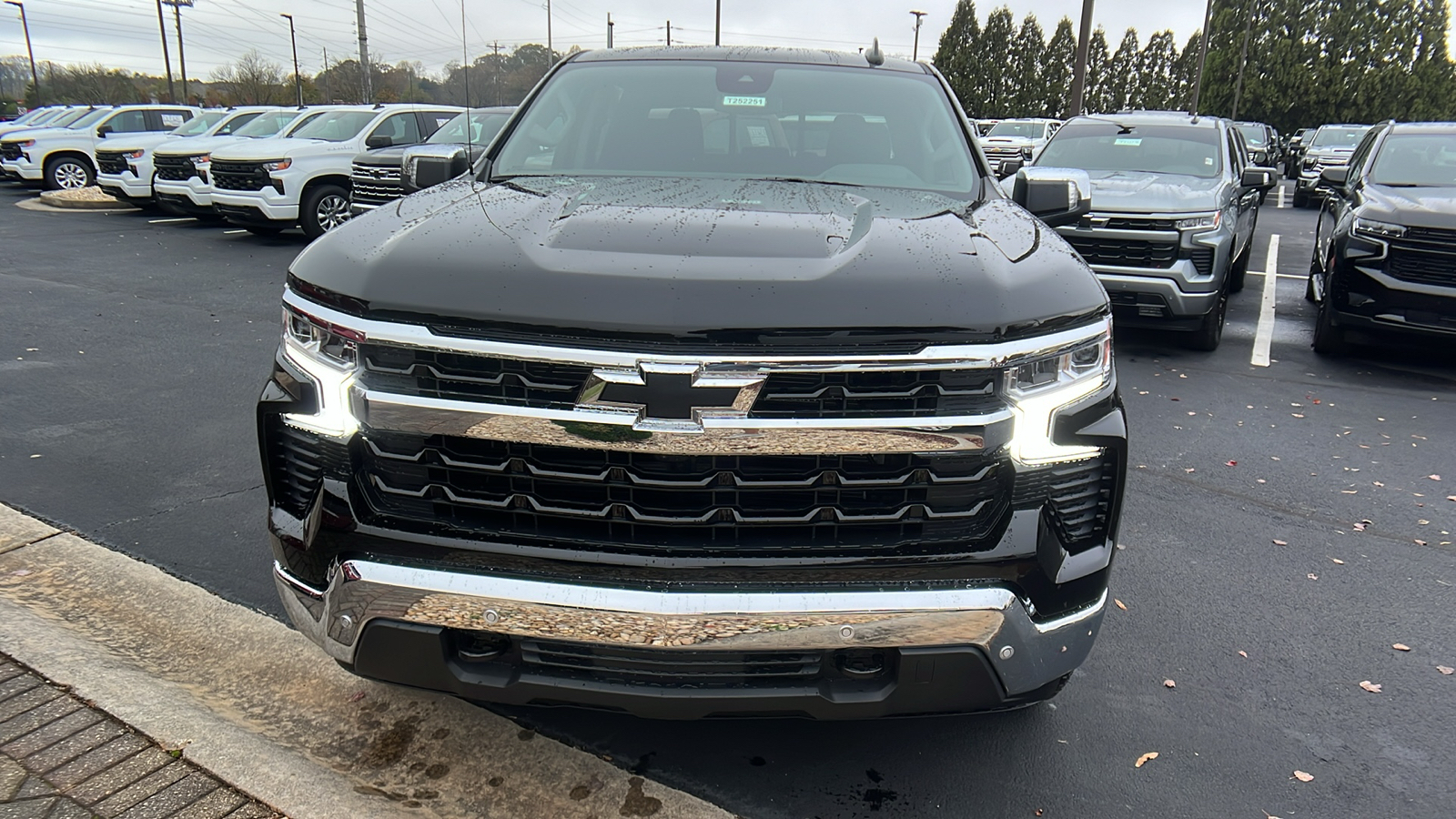 2025 Chevrolet Silverado 1500 LT 3