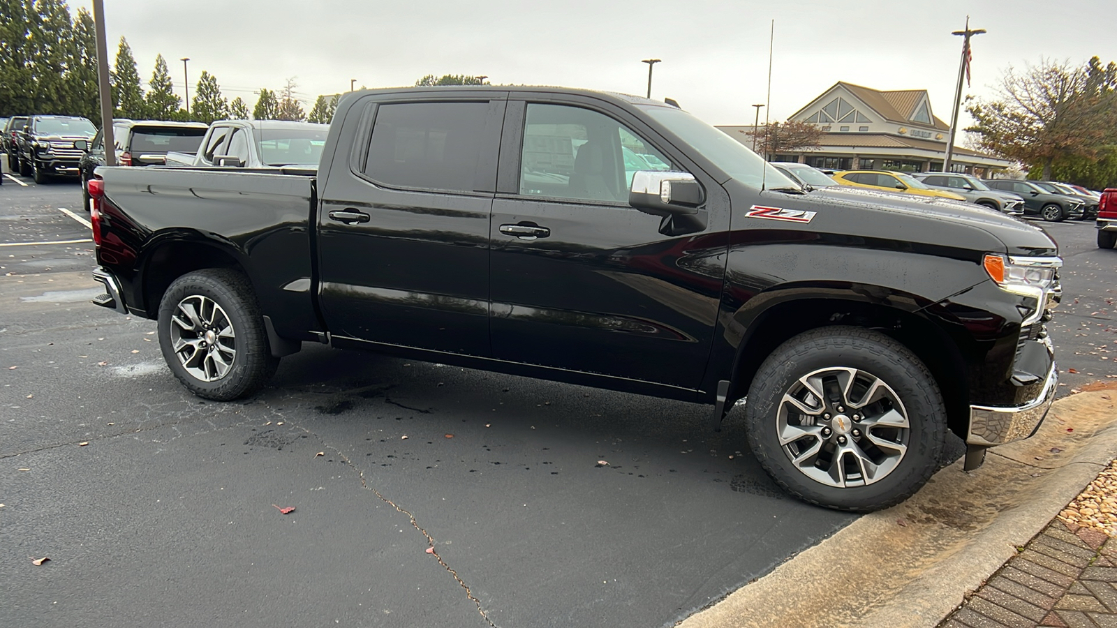 2025 Chevrolet Silverado 1500 LT 4