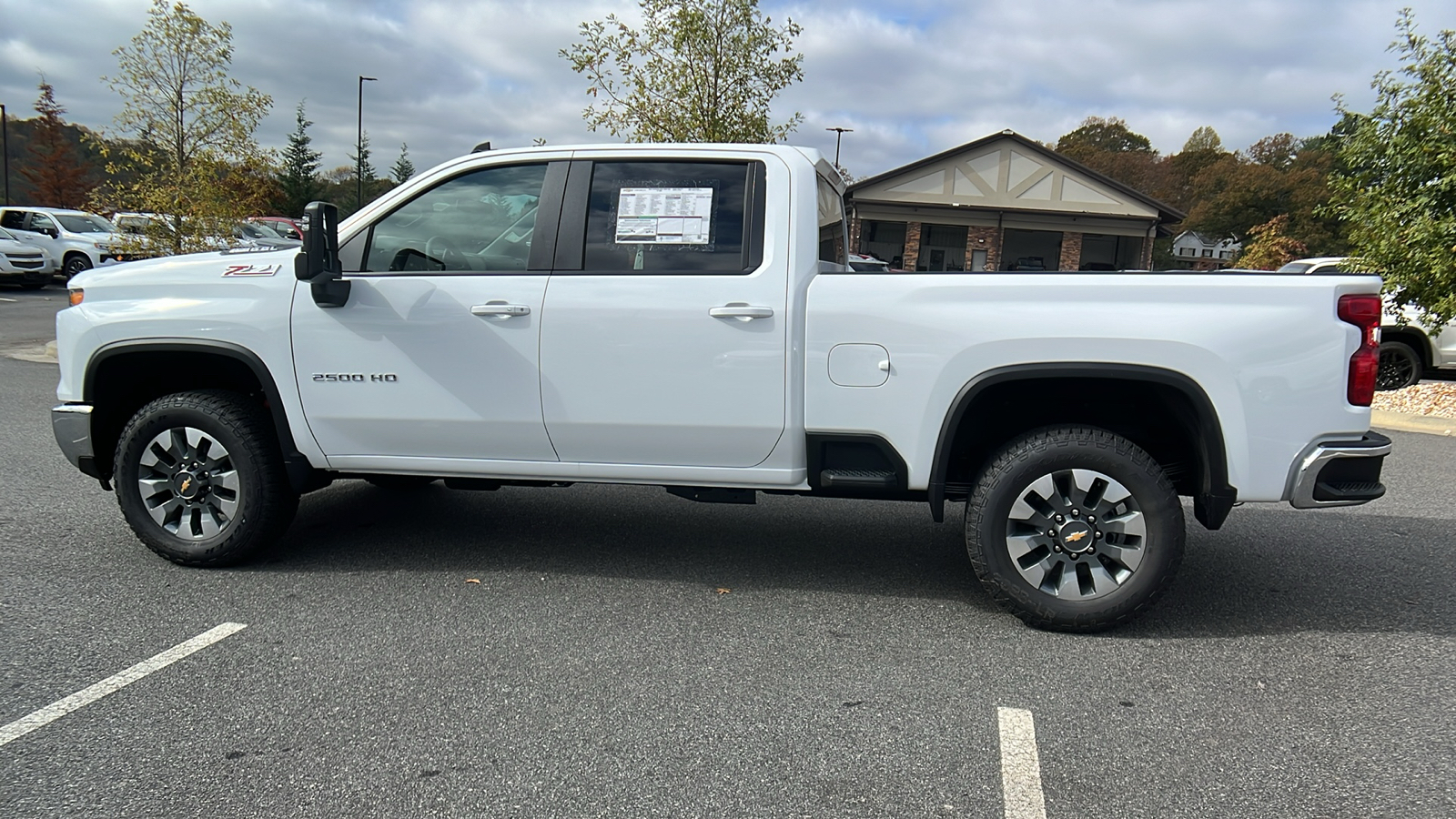 2025 Chevrolet Silverado 2500HD LT 8