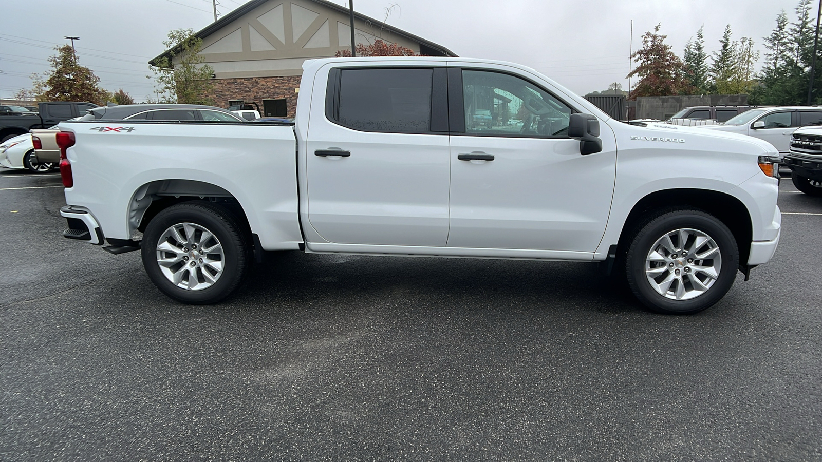 2025 Chevrolet Silverado 1500 Custom 4