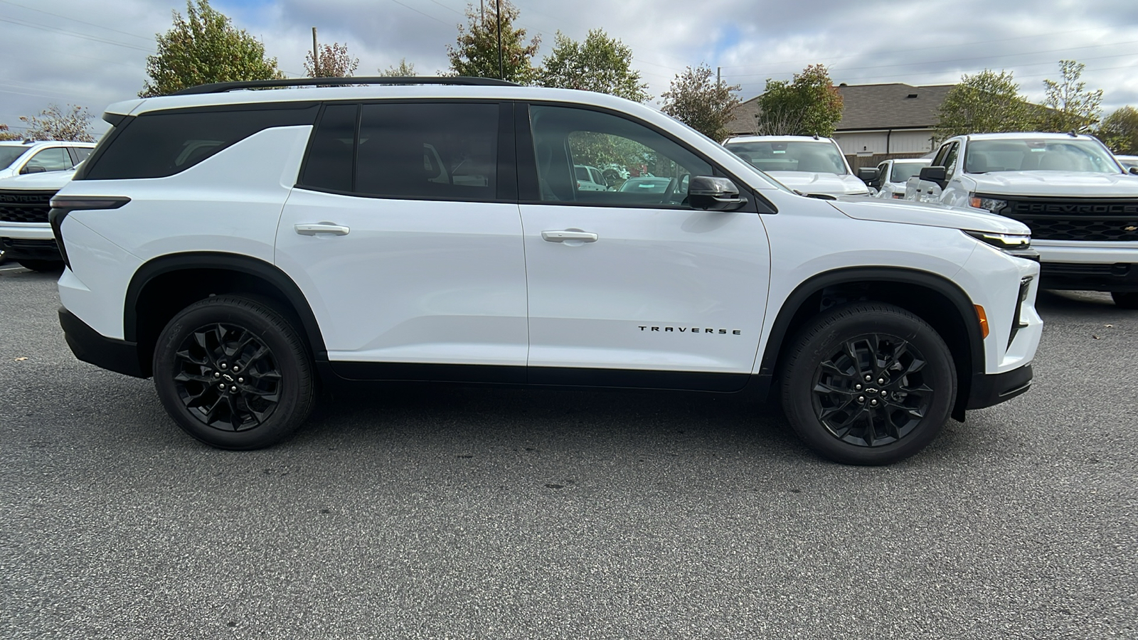 2025 Chevrolet Traverse FWD LT 5