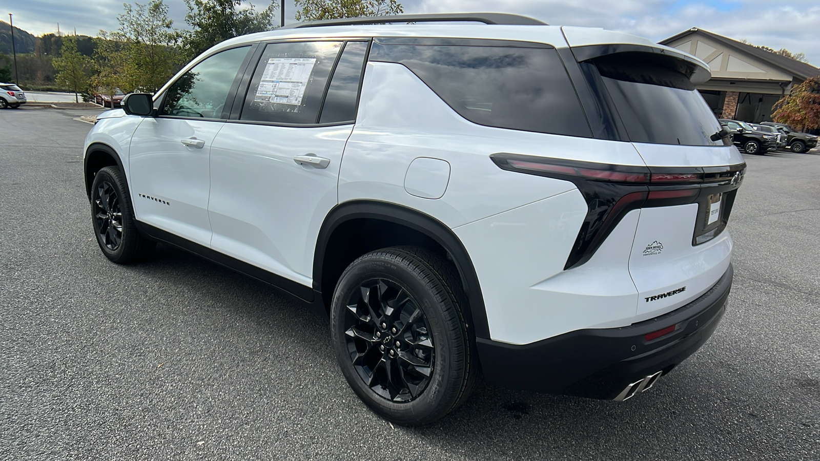 2025 Chevrolet Traverse FWD LT 8