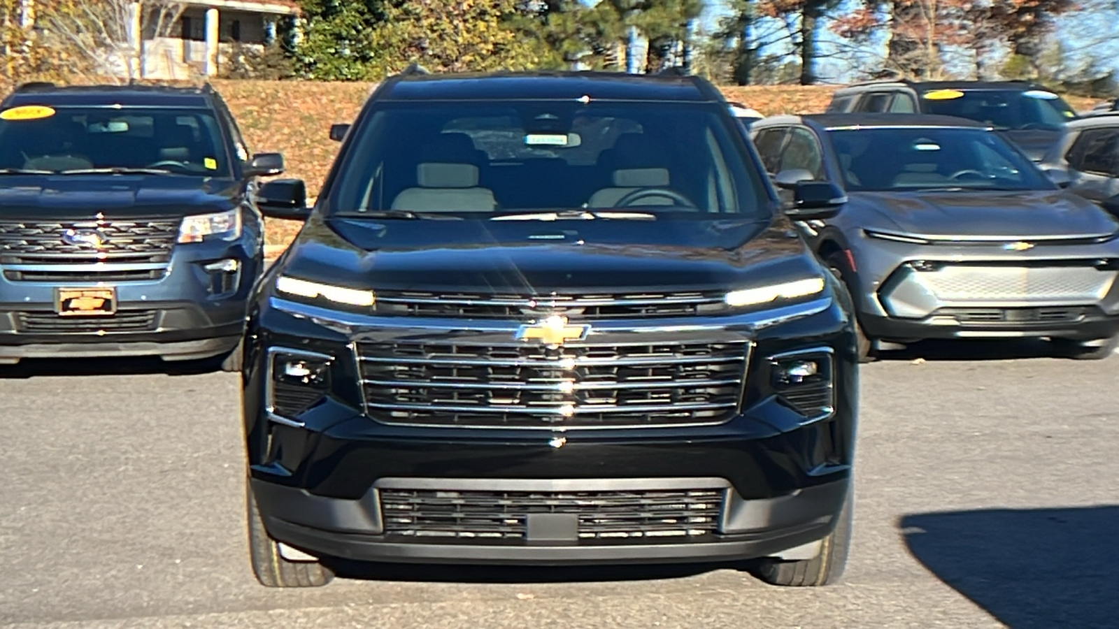 2025 Chevrolet Traverse FWD LT 2