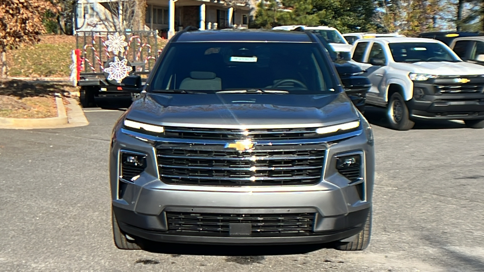 2025 Chevrolet Traverse FWD LT 2