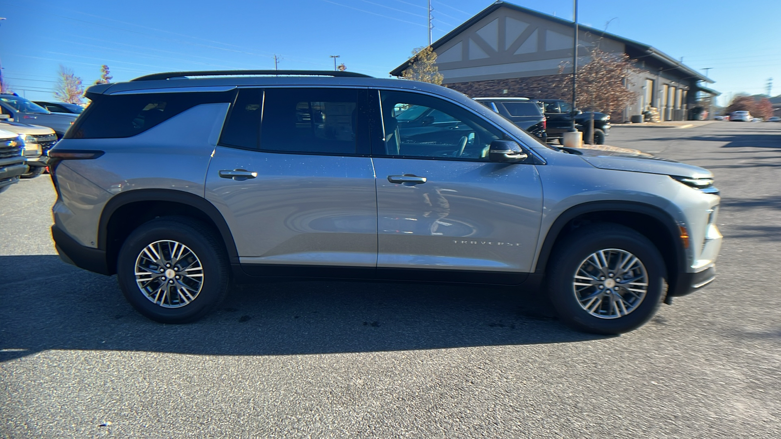 2025 Chevrolet Traverse FWD LT 4