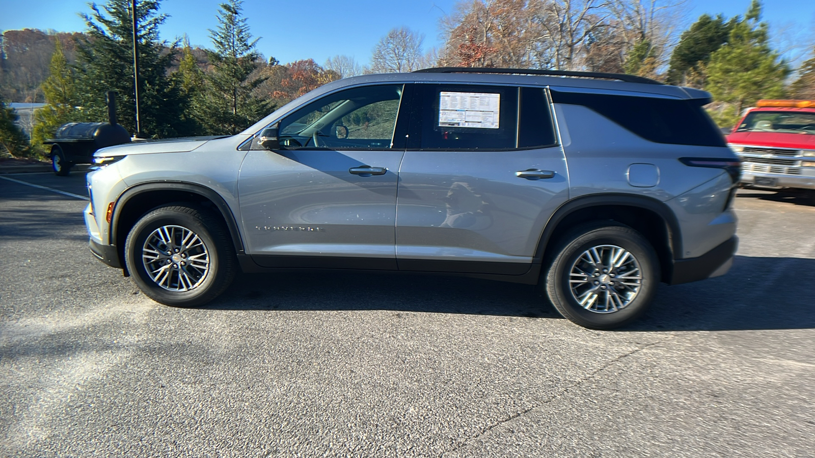 2025 Chevrolet Traverse FWD LT 8