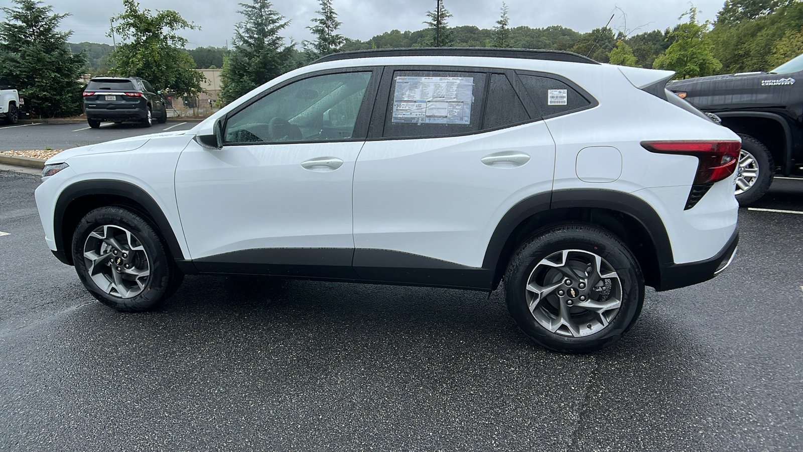 2025 Chevrolet Trax LT 8