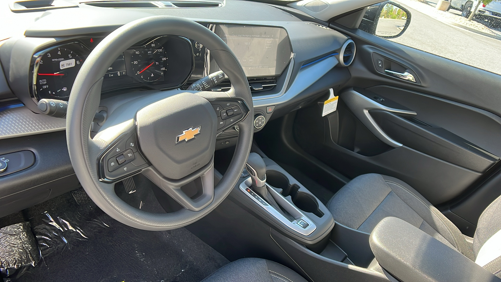 2025 Chevrolet Trax LS 15