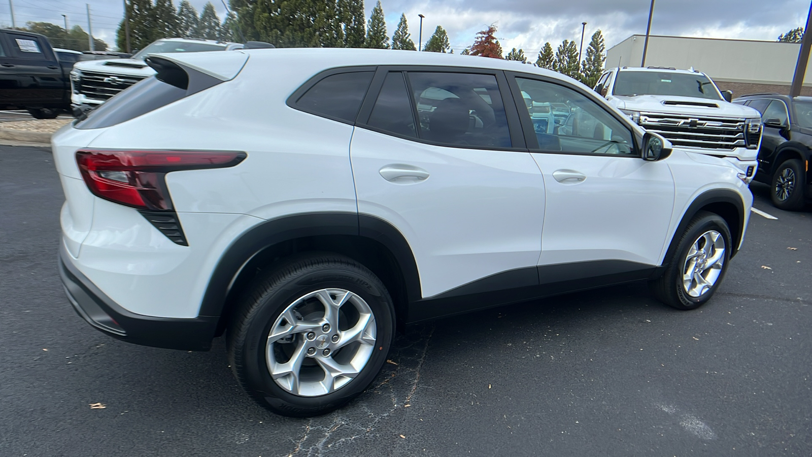 2025 Chevrolet Trax LS 6