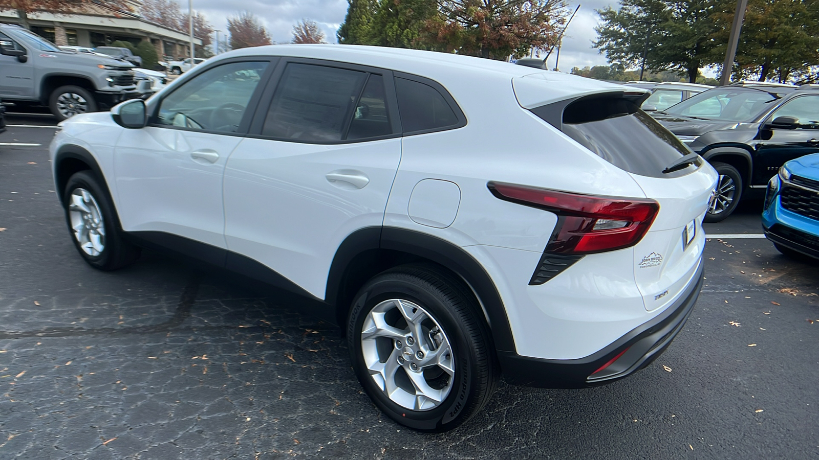 2025 Chevrolet Trax LS 8