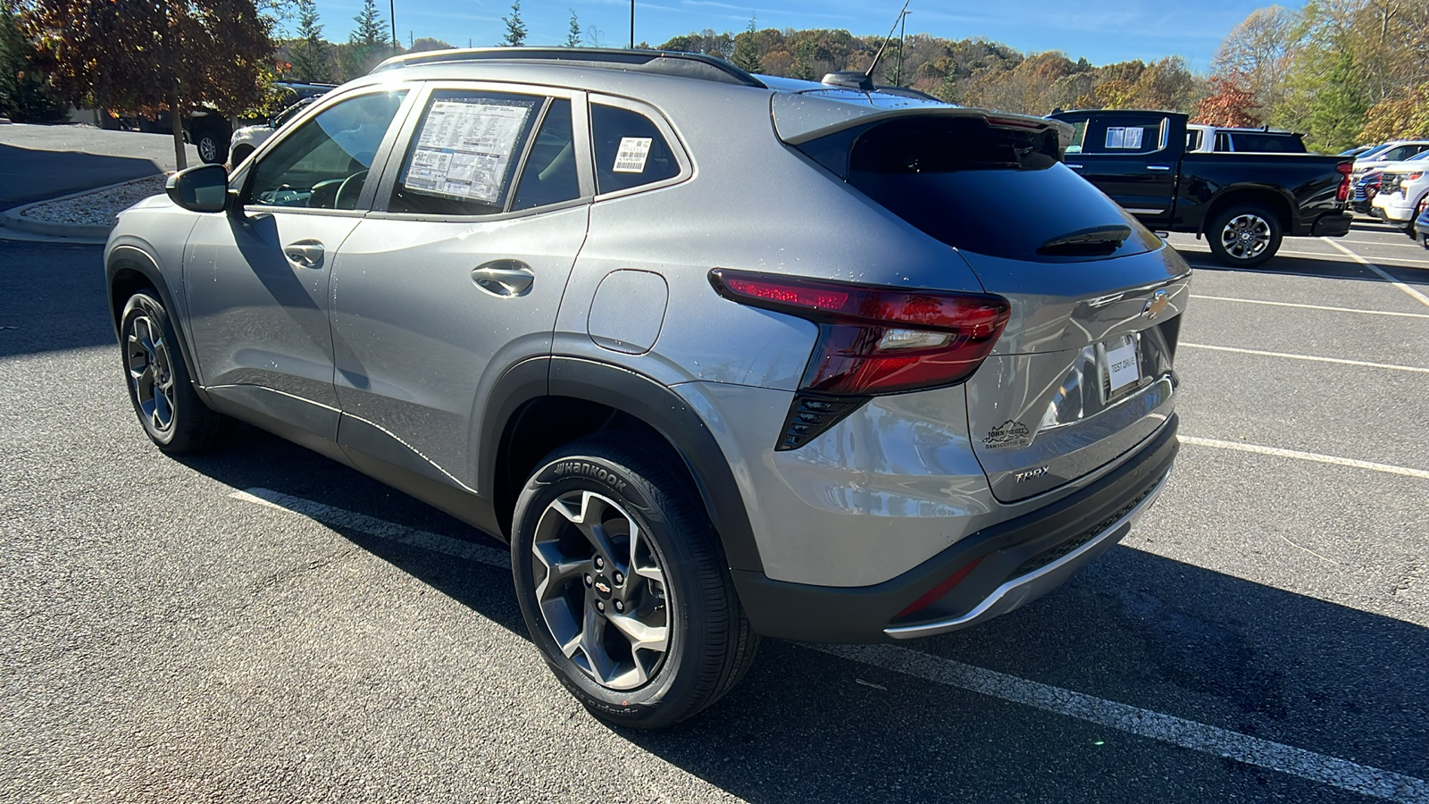 2025 Chevrolet Trax LT 8