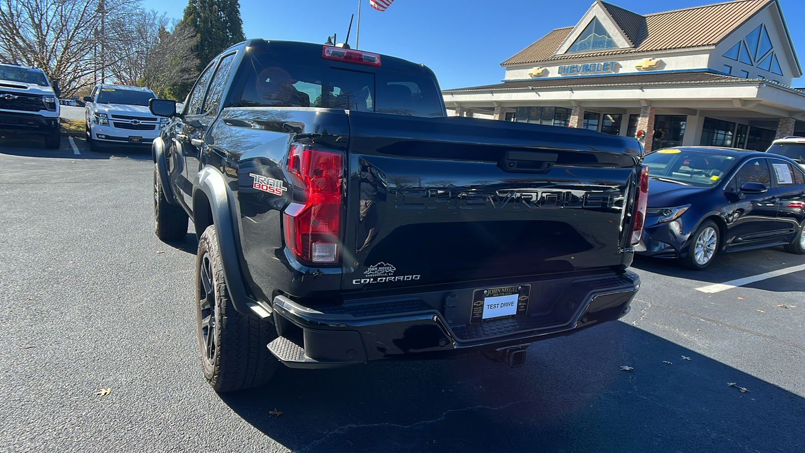 2023 Chevrolet Colorado 4WD Trail Boss 8