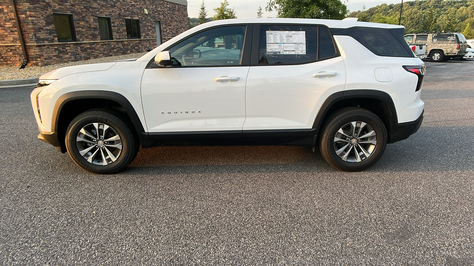 2025 Chevrolet Equinox FWD LT 8