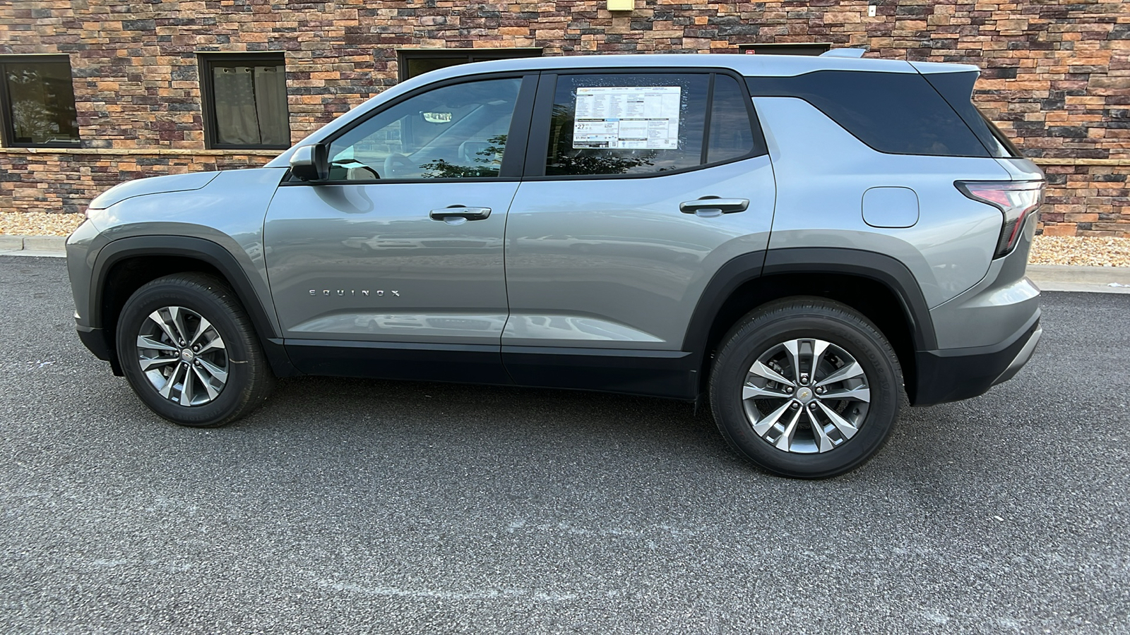 2025 Chevrolet Equinox FWD LT 8