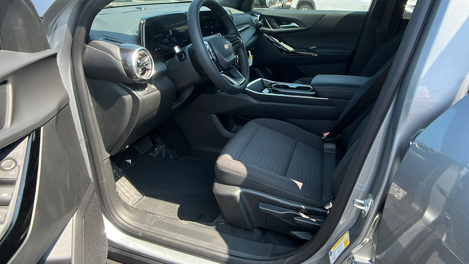 2025 Chevrolet Equinox FWD LT 12