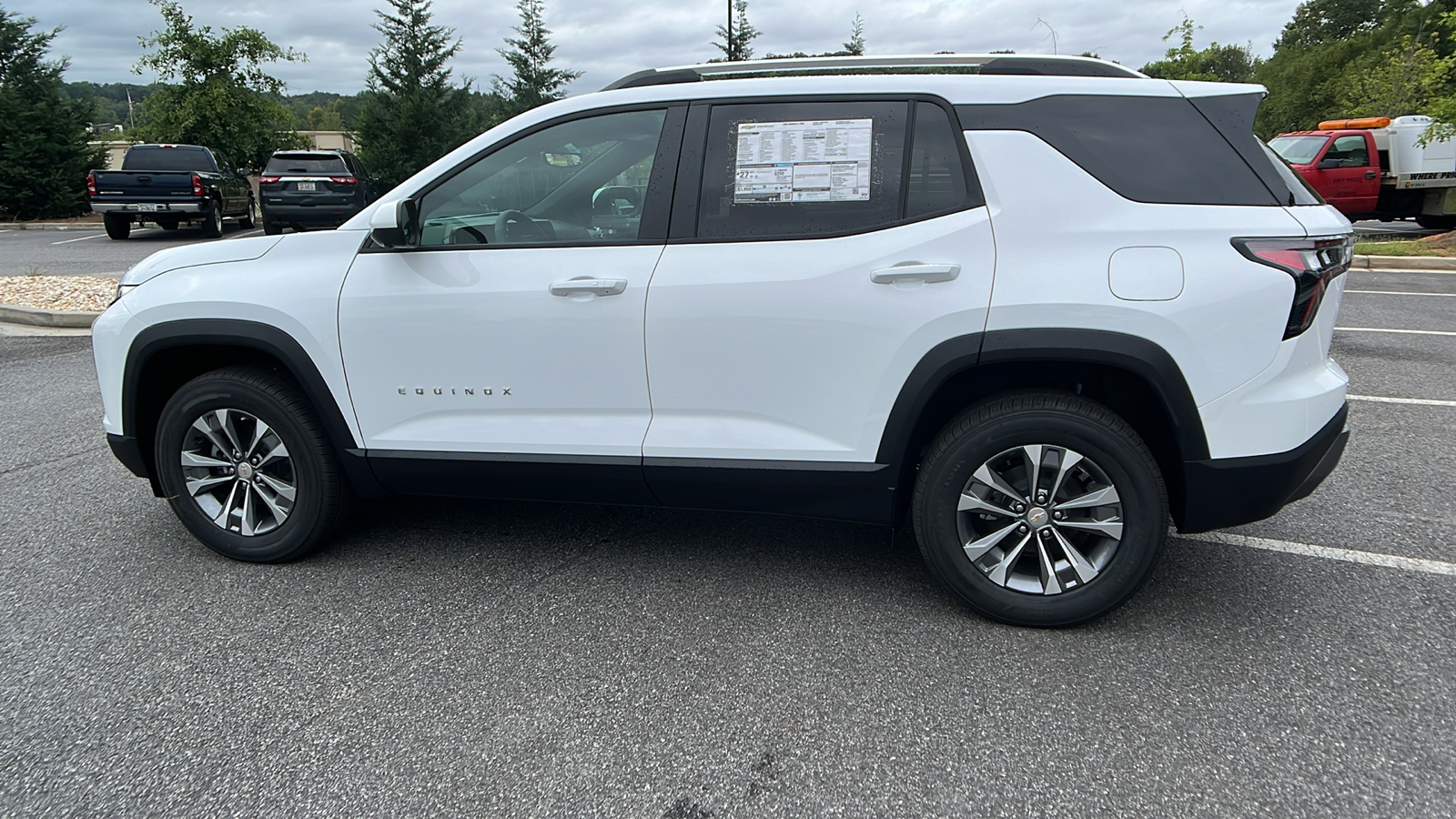 2025 Chevrolet Equinox FWD LT 8