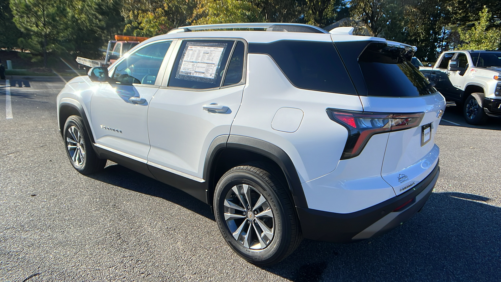 2025 Chevrolet Equinox FWD LT 8