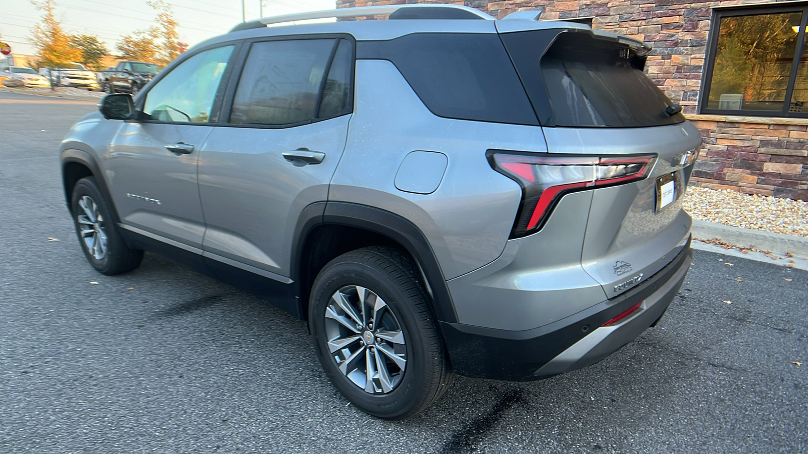 2025 Chevrolet Equinox FWD LT 8