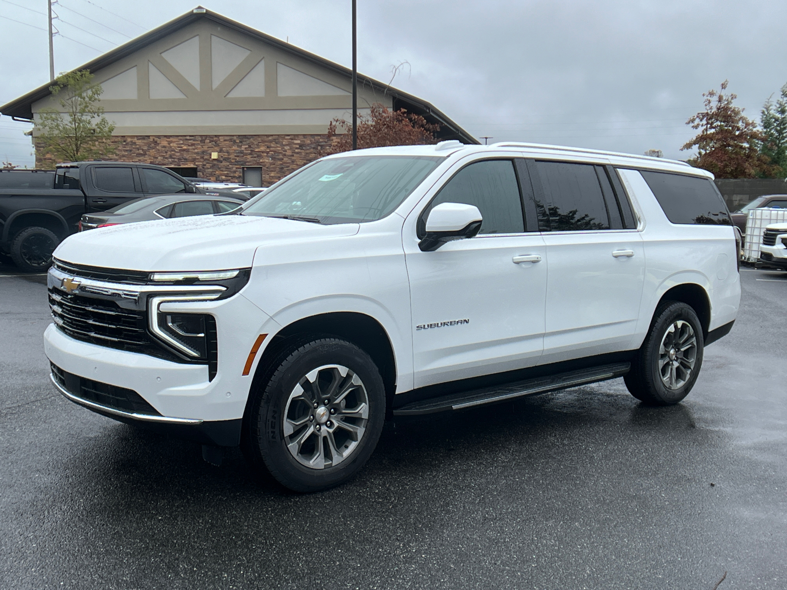 2025 Chevrolet Suburban LS 1