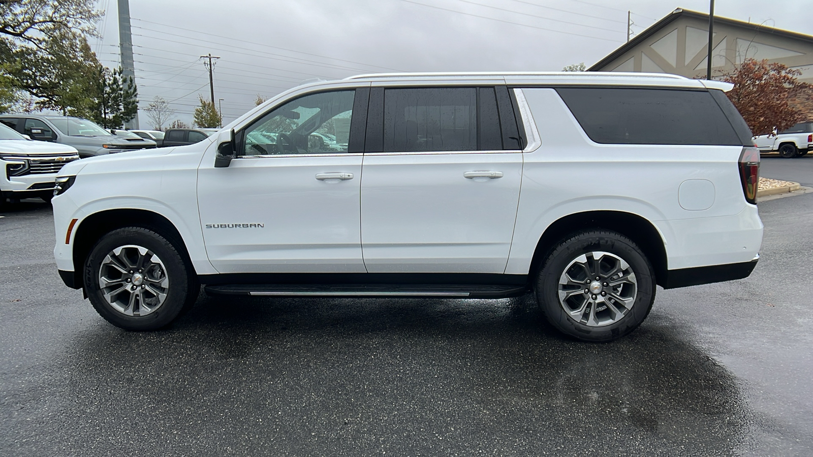 2025 Chevrolet Suburban LS 8