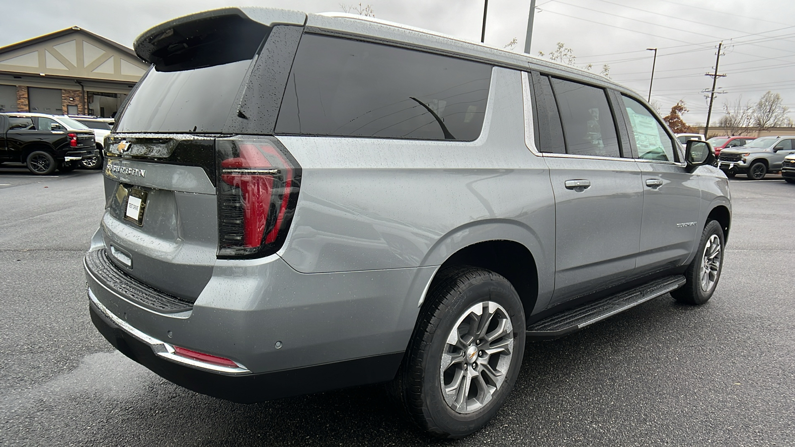 2025 Chevrolet Suburban LS 5