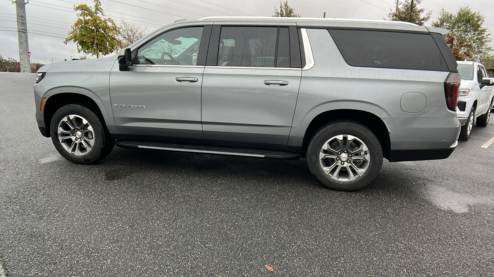 2025 Chevrolet Suburban LS 8