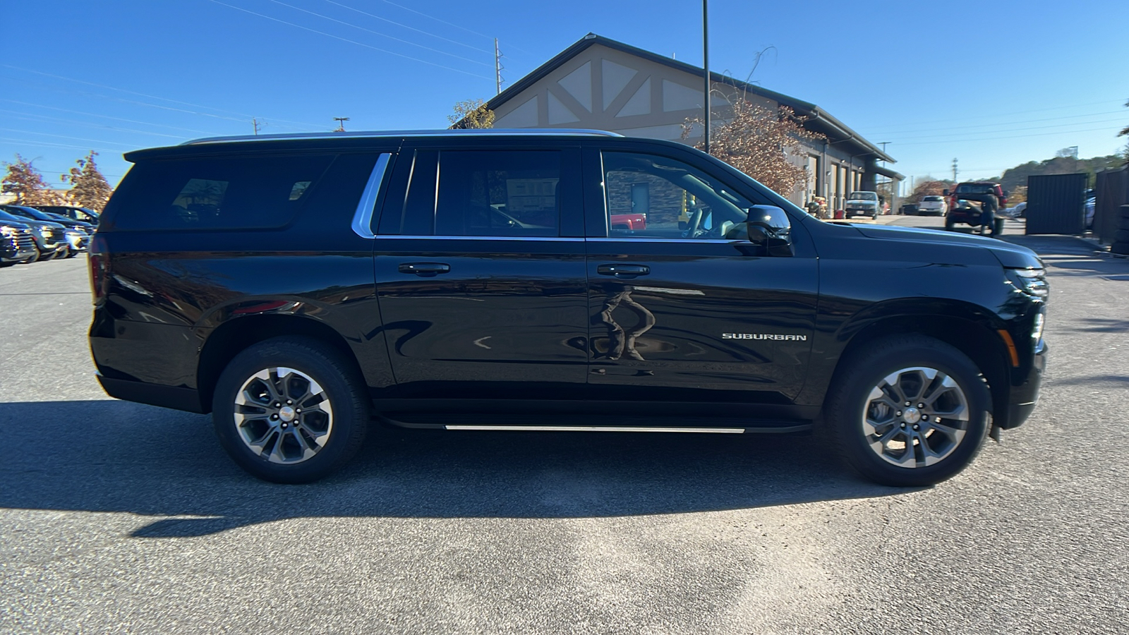 2025 Chevrolet Suburban LS 4