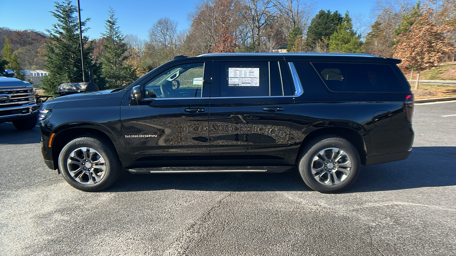 2025 Chevrolet Suburban LS 8