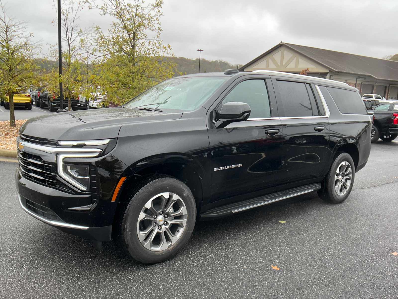 2025 Chevrolet Suburban LS 1